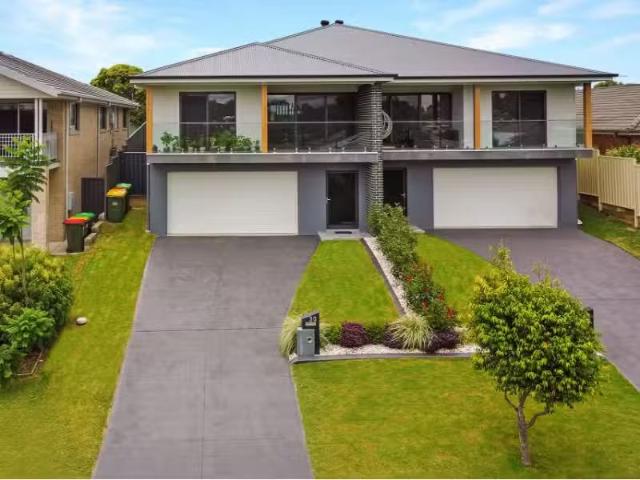 For Rent! 4 BR 30 April Circuit, Bolwarra Heights House for re.