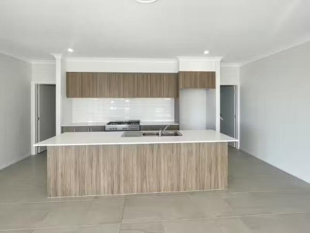 For Rent! 4 BR 30 Wethered Crescent, North Rothbury Property f.