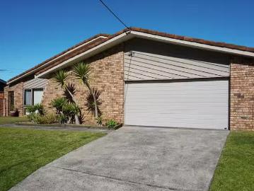 For Rent! 4 BR 31 Dymock Street, Balgownie, NSW 2519