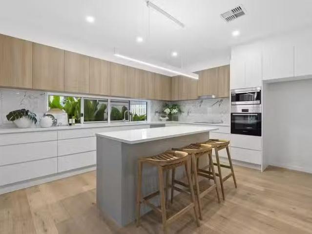 Just in! 4 BR 3/20 Moran Street, Alderley, QLD 4051