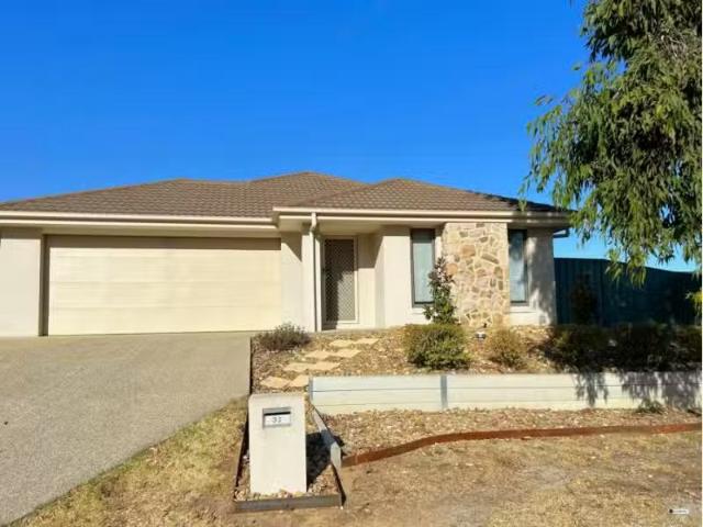 Charming 4 BR 32 Driver Terrace, Glenroy House for rent Liste.