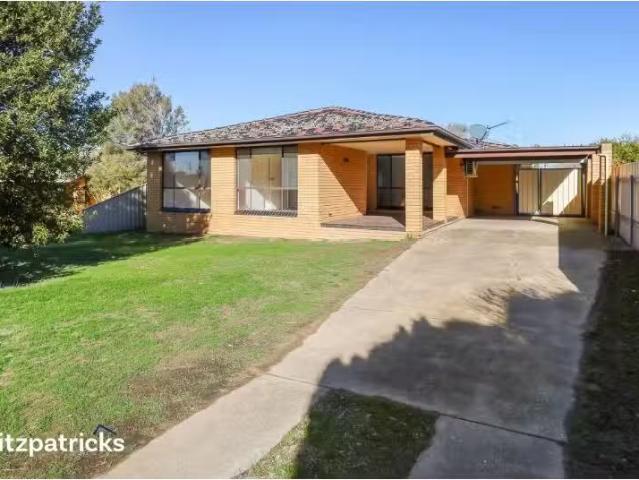 Just in! 4 BR 32 Walana Crescent, Kooringal House for rent Li.