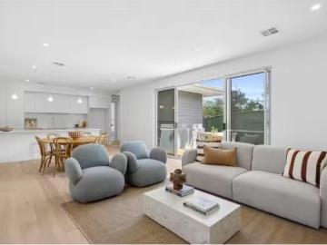 Cheap 4 BR 3/35 Ainsworth Street, MAWSON Townhouse for rent L.