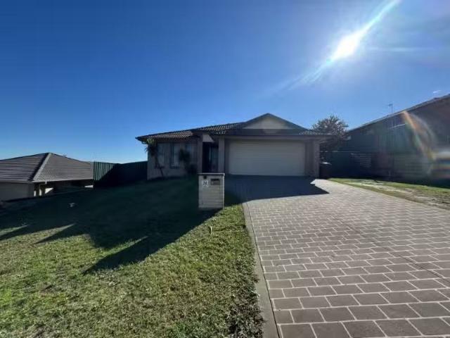 For Rent! 4 BR 36 Henry Dangar Drive, Muswellbrook House for r.