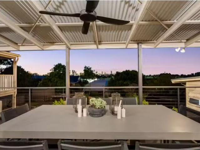 Charming 4 BR 36 Ninth Avenue, COORPAROO House for rent Liste.