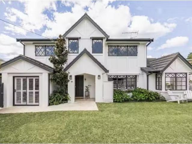 Nice 4 BR 37 Mc Cauley St, Thirroul House for rent Listed by.