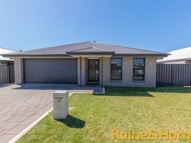 Cheap 4 BR 38 Peel Place, Dubbo, NSW 2830