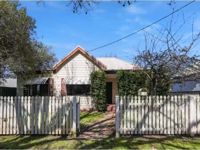 For Rent! 4 BR 7 Coronation Drive, ORANGE House for rent List.