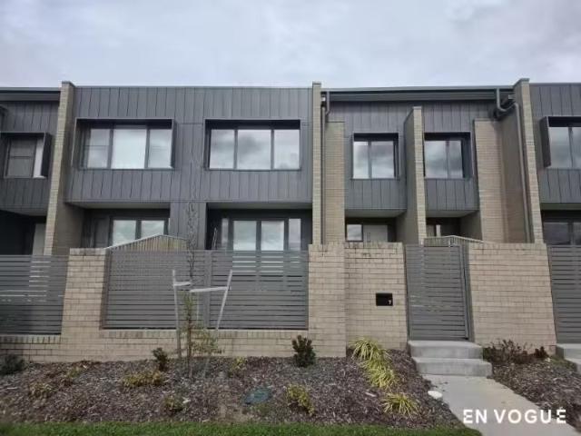 Charming 4 BR 7 Kallir Street, Denman Prospect Townhouse for r.