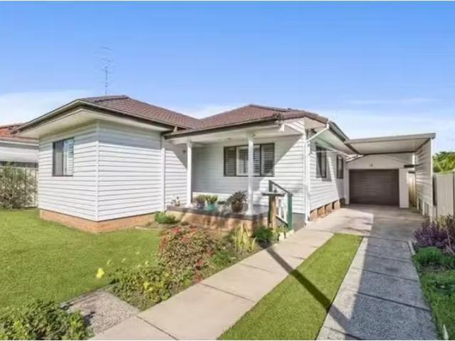 Charming 4 BR 7 Maxwell Street, Fairy Meadow House for rent L.