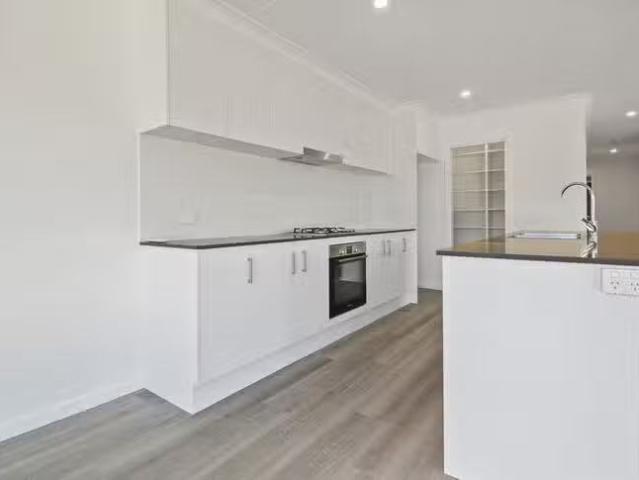 Charming 4 BR 7A William Street, Figtree, NSW 2525
