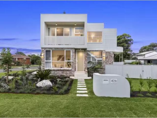 Charming 4 BR 401b The Boulevarde, Kirrawee Townhouse for rent.