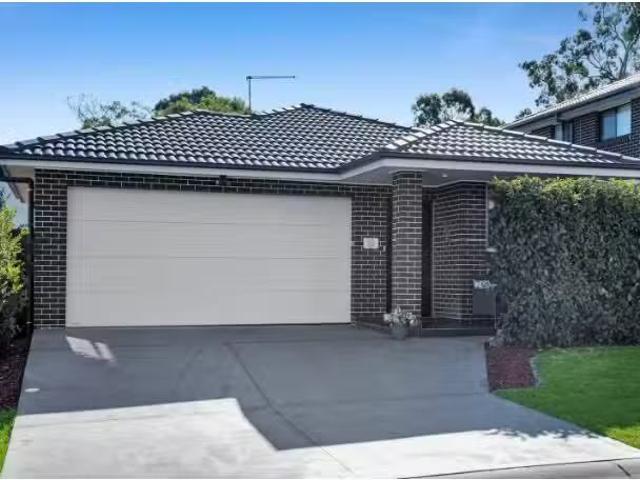 Unique 4 BR 40 Bluebell Crescent, Spring Farm House for rent.