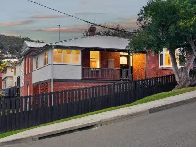 Unique 4 BR 40 Mellifont Street, WEST HOBART, TAS 7000 House.