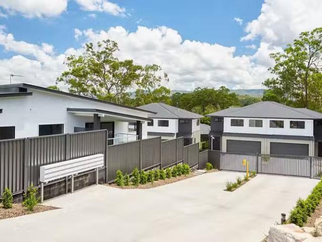 Nice 4 BR 4/26 Nikau Crescent, Nerang, QLD 4211 Apartment fo.
