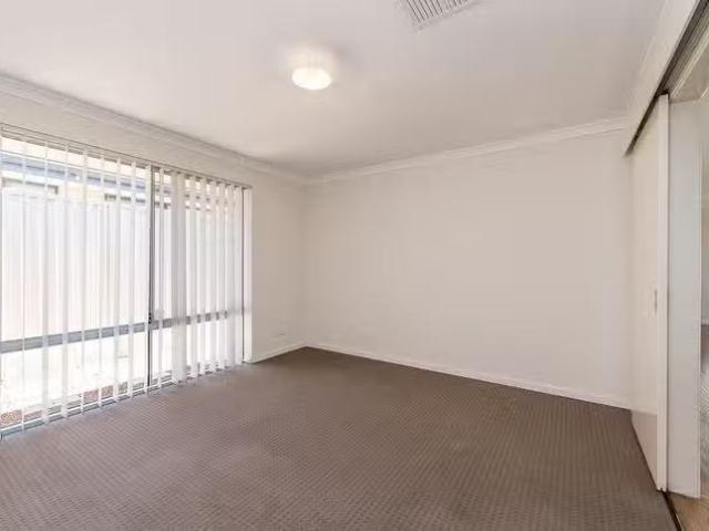 Nice 4 BR 432A Belgravia Street, Cloverdale, WA 6105