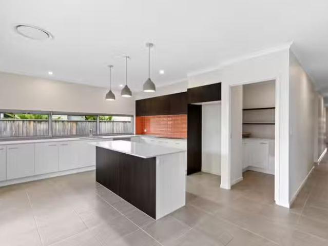 Cozy 4 BR 45 Sunray Avenue, PALMVIEW, QLD 4553 House for Rent