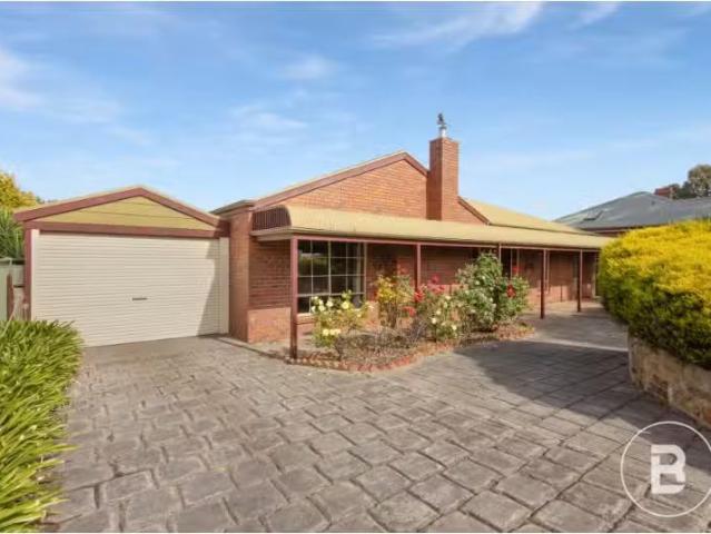 Just in! 4 BR 46 Akoonah Drive, Golden Square House for rent.
