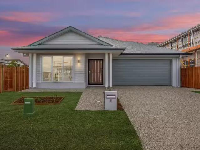 For Rent! 4 BR 4 Bamboo Road, GREENBANK, QLD 4124 House for.