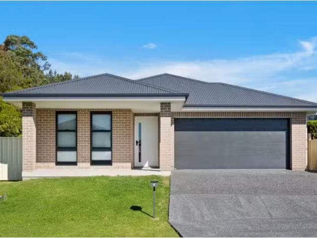 For Rent! 4 BR 4 Fleet Crescent, ALBION PARK House for rent L.