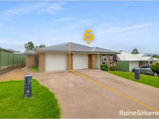 Just in! 4 BR 4 Gunbar Way, NOWRA Townhouse for rent Listed b.
