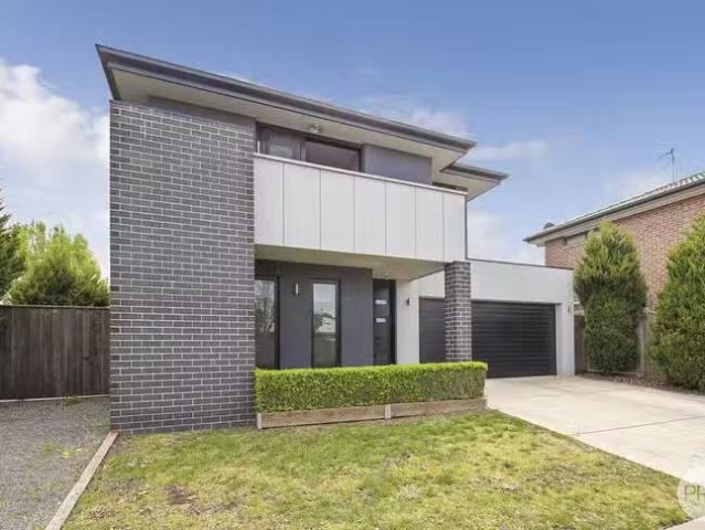 Deal! 4 BR 4 Signature Drive, Alfredton, VIC 3350