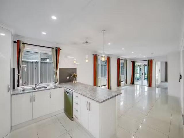 Cozy 4 BR 4A Kanowna Street, GILLES PLAINS, SA 5086 House fo.