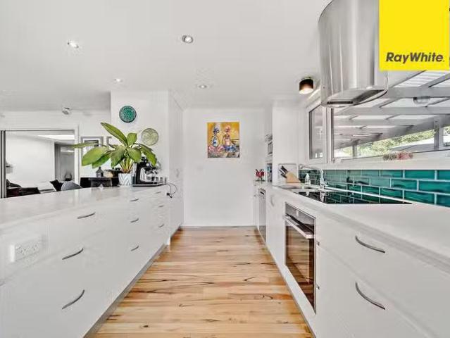 Unique 4 BR 50 Kellway Street, Evatt, ACT 2617