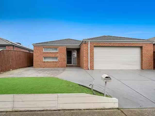 Cheap 4 BR 52 Greendale Boulevard, Pakenham, VIC 3810