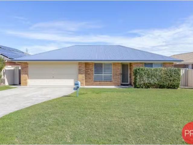 Deal! 4 BR 52 Sale Street, GRETA House for rent Listed by Ren.