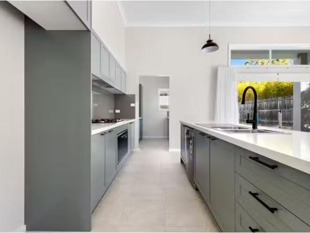 Just in! 4 BR 52A King Street, GLENBROOK Townhouse for rent L.
