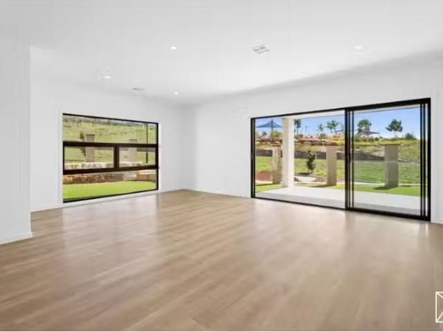 Rental! 4 BR 5/60 Churcher Crescent, Whitlam Townhouse for ren.