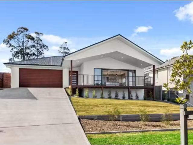Deal! 4 BR 59 Sunningdale Circuit, Medowie House for rent Lis.