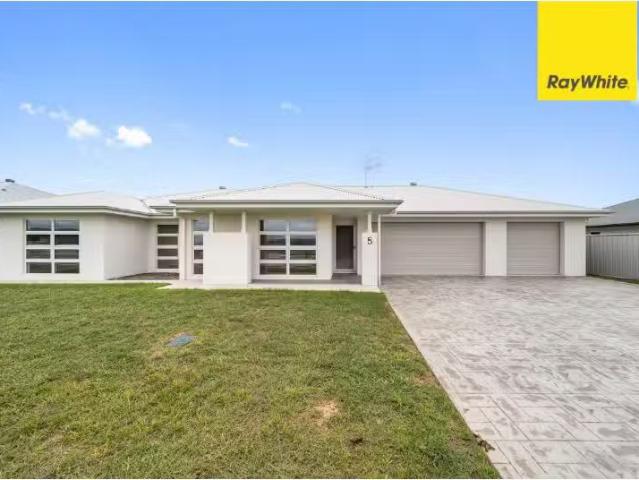 Just in! 4 BR 5 Charlotte Place, BUNGENDORE House for rent Li.