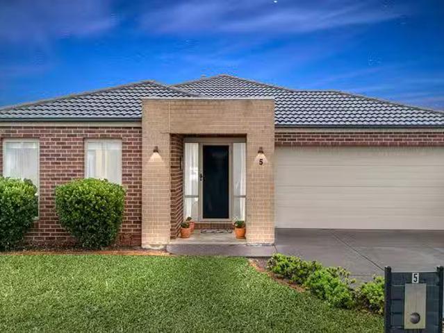 Deal! 4 BR 5 Sinclair Crescent, Tarneit, VIC 3029