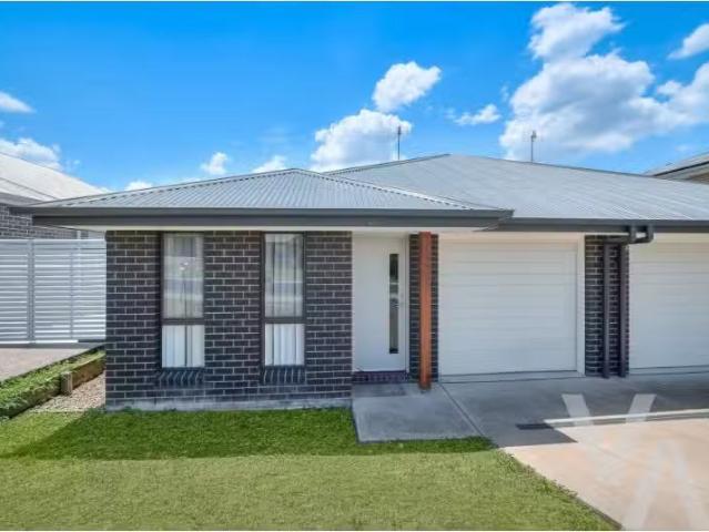 Cheap 4 BR 62b Redgum Circuit, Aberglasslyn House for rent Li.