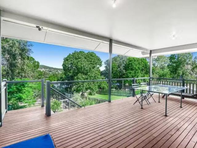 Just in! 4 BR 665 Old Cleveland Road, CAMP HILL, QLD 4152 Ho.