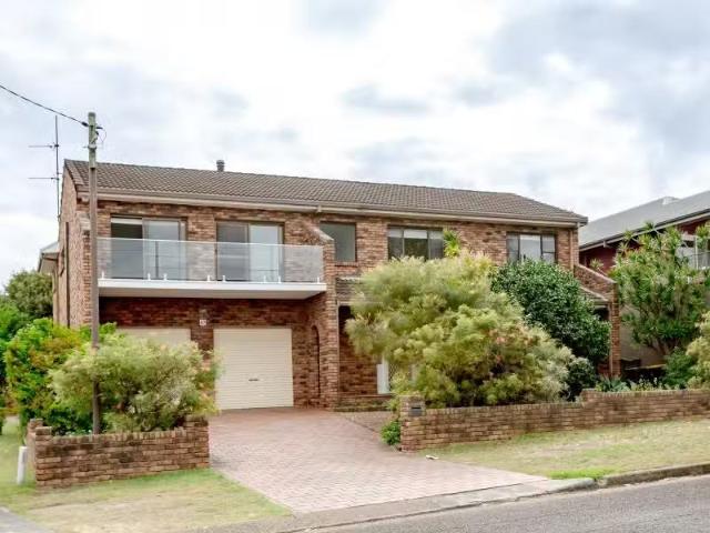 Nice 4 BR 67 Cowlishaw Street, Redhead House for rent Listed.