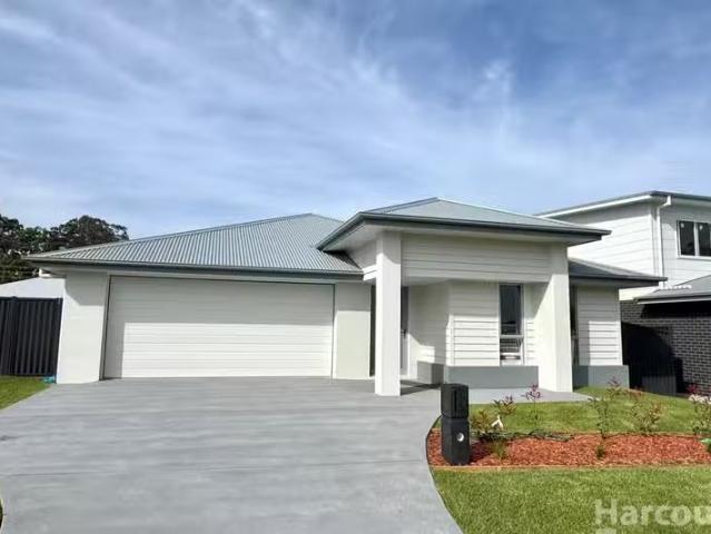 Cozy 4 BR 6 Wildwood Way, Thrumster, NSW 2444 House for Rent