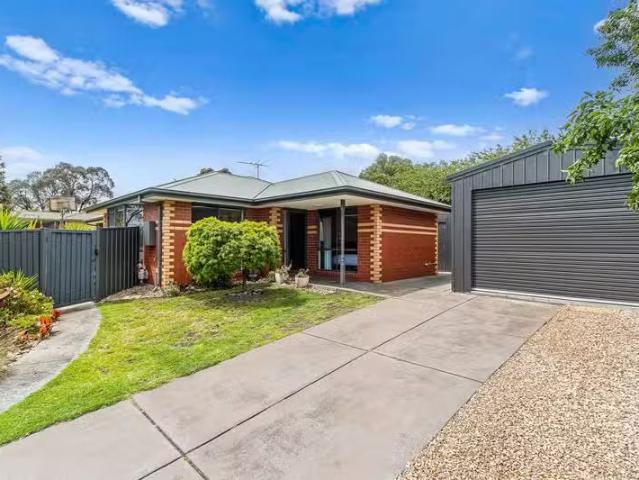 Unique 4 BR 6 Janette Court, Carrum Downs, VIC 3201 House fo.