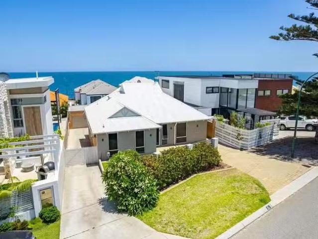 Nice 4 BR 6 Mettam Street, Trigg, WA 6029