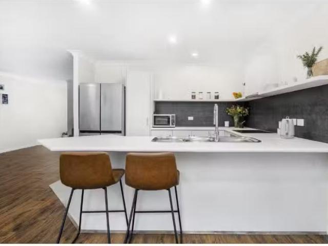 Unique 4 BR 6 River Gum Grove, Hamlyn Terrace House for rent.