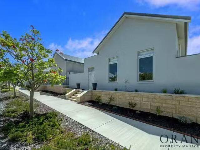 Unique 4 BR 75 Limestone Street, Jindalee, WA 6036