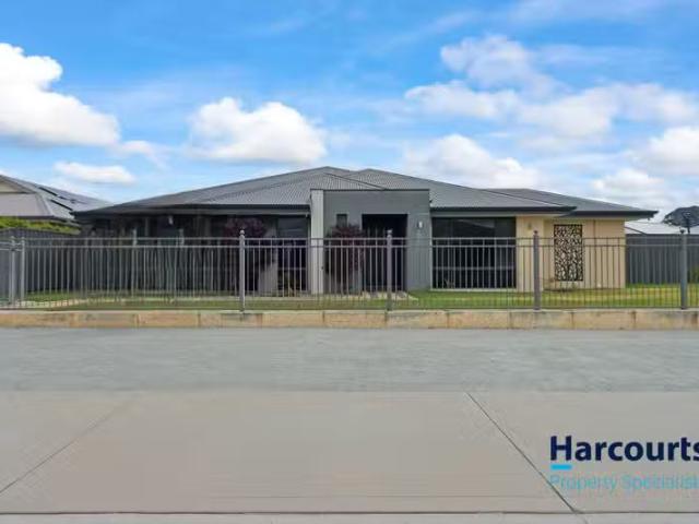 Nice 4 BR 78 Balivanich Loop, SEVILLE GROVE, WA 6112 House f.