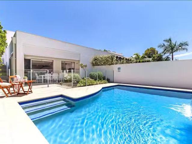 Unique 4 BR 8011B Vista Drive, Benowa, QLD 4217