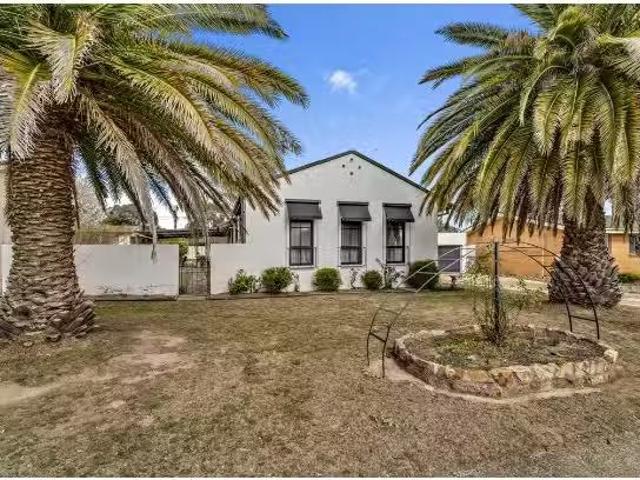 Deal! 4 BR 81 Fullagar Cres, Higgins House for rent Listed by.