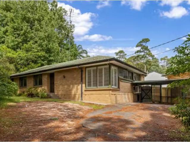 Deal! 4 BR 82 Kitchener Street, St Ives House for rent Listed.