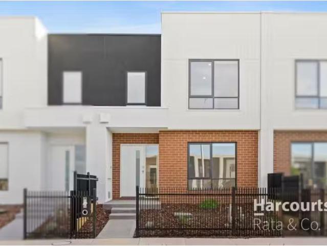 Cheap 4 BR 83 Railway Parade, Kalkallo Townhouse for rent Lis.