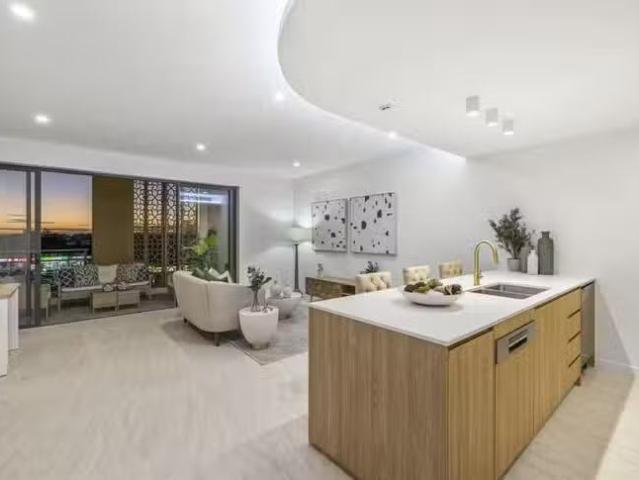 Cheap 4 BR 8/577 Warrigal Road, Eight Mile Plains, QLD 4113