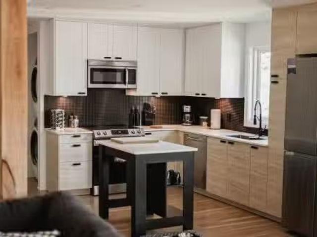 Rental! 4 BR 876 Rue Principale, Saint Sauveur, QC, J0R 1R2.